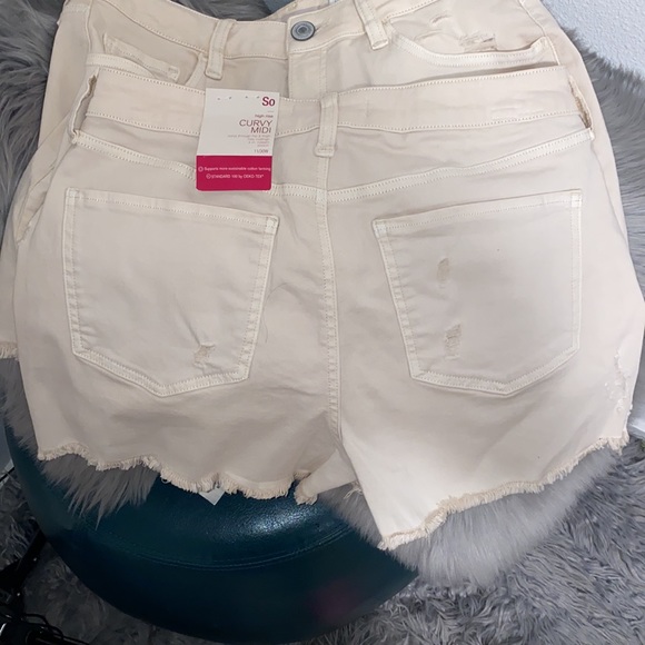 High Rise / High Waisted Curvy Shorts 🤎 - Picture 2 of 4